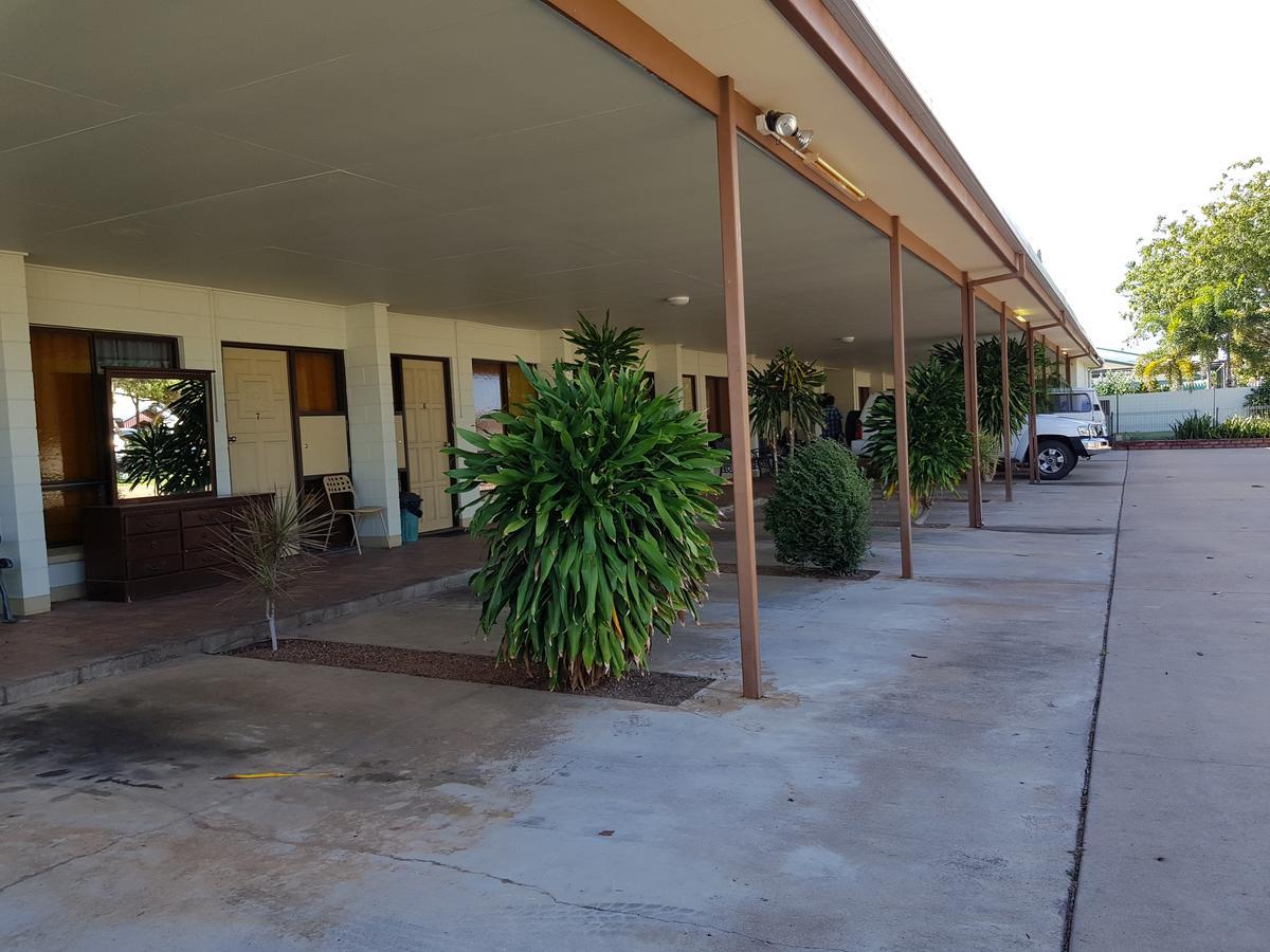 Commercial Hotel Charters Towers Exterior photo